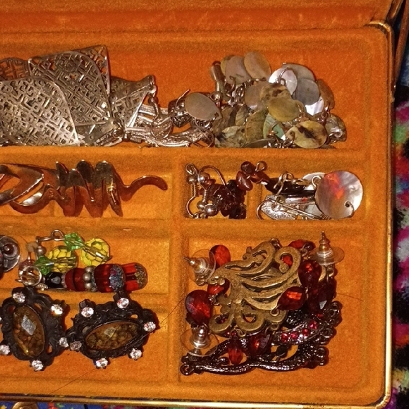 Assorted Earrings Collection - Picture 2 of 3